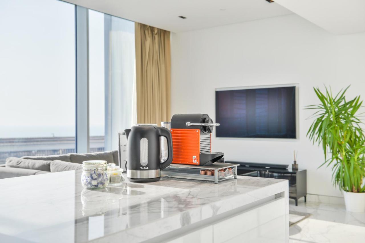 Luxe 3 Bedroom Oceanfront Apartment In The Heart Of Bluewaters Island Dubai Exterior photo